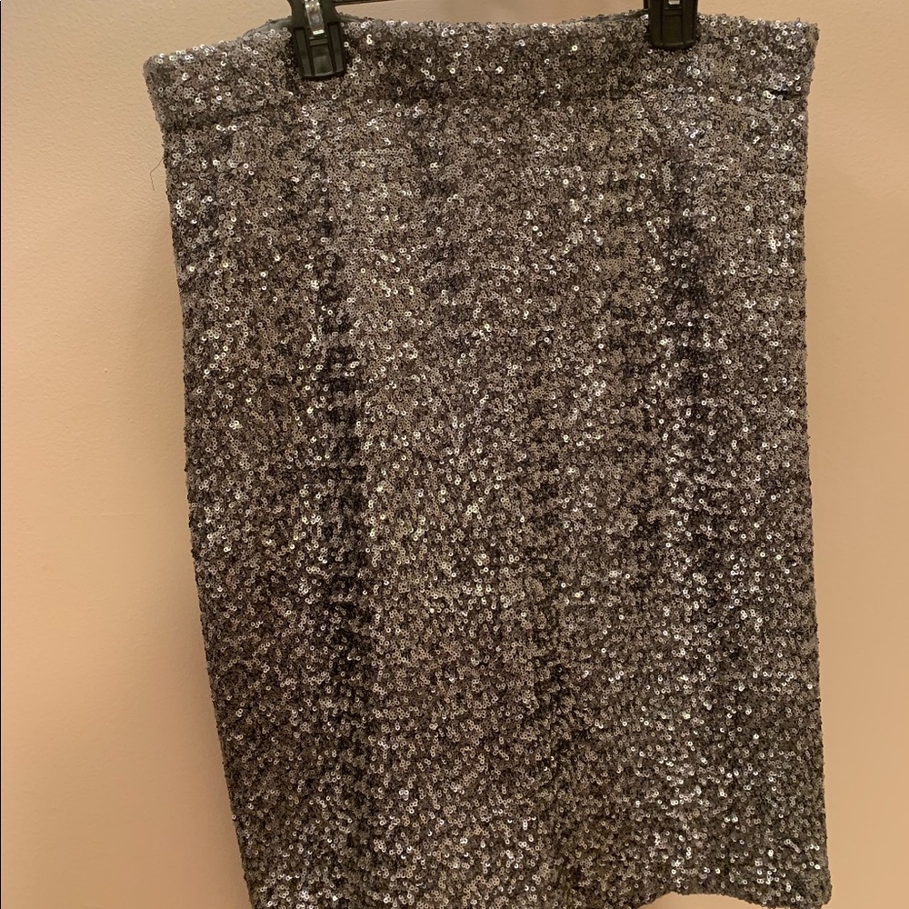 Classy and fashionable sequin skirt